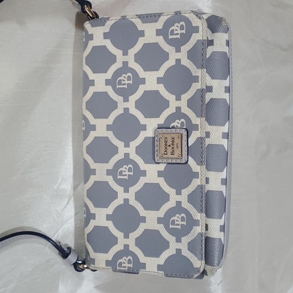 🌟Dooney & Bourke Small Leather Crossbody - Picture 3 of 14